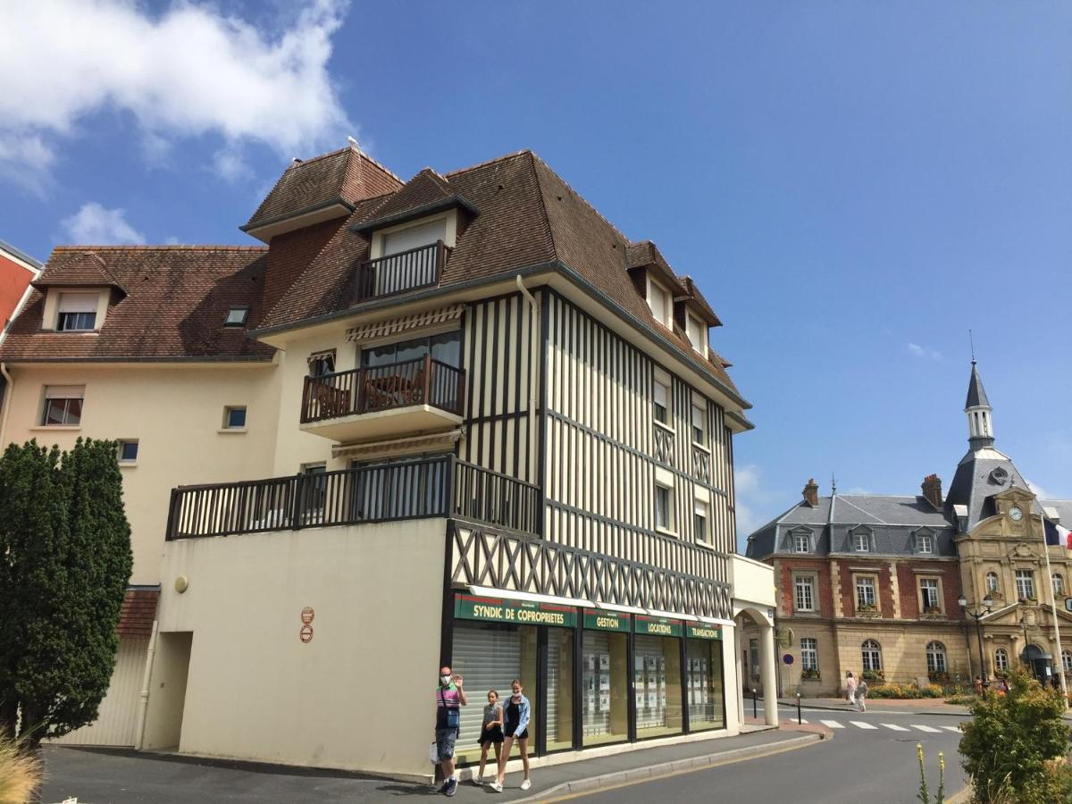 Hyper Centre - 2 Pieces Tout Confort - Terrasse - Ascenseur - Cabourg Dış mekan fotoğraf
