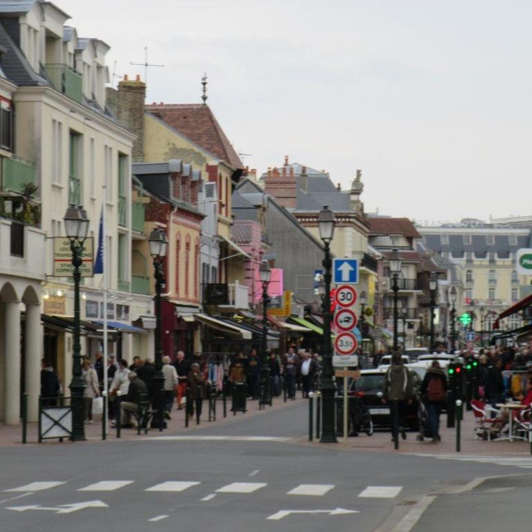 Hyper Centre - 2 Pieces Tout Confort - Terrasse - Ascenseur - Cabourg Dış mekan fotoğraf